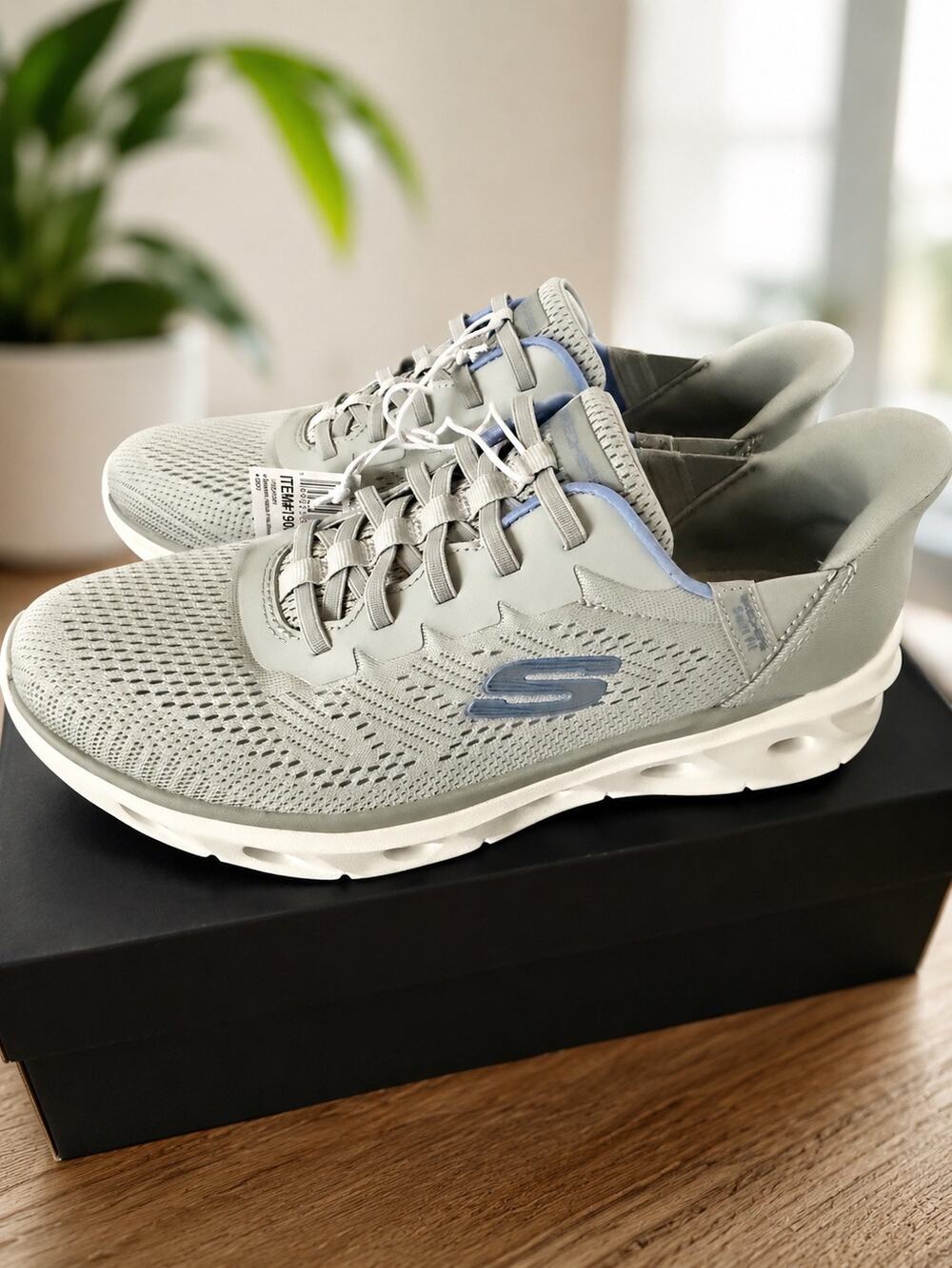 Skechers Women's  Light Gray Mesh Sneakers Hands Free Swift fit size 10 New